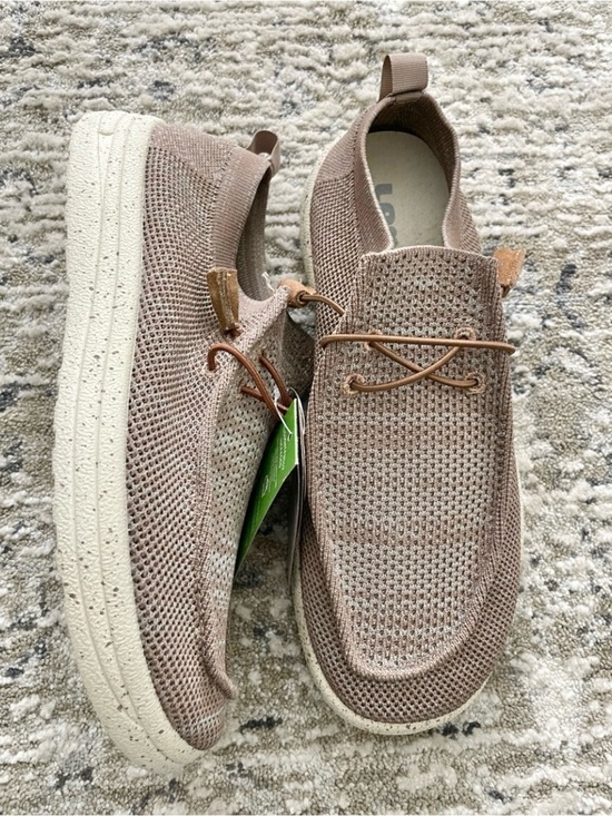 Lamo Other - LAMO Men’s Lightweight Sneakers Size 9 Beige (hey dude style)